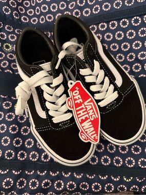 Vans Kids 11.5 Old Skool Classic Lace-Up Sneakers in Black/White